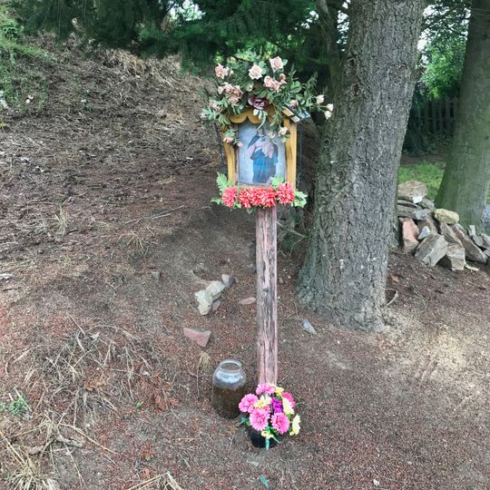 Křížek u domu 102 v Koněšíně