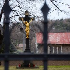 Pamětní kříž v Nebušicích