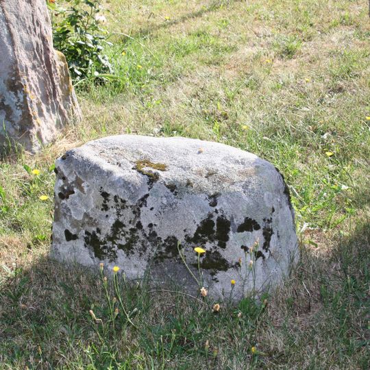 Steinkreuzrest beim Kübler-Hof in Röthenbach b. Sankt Wolfgang