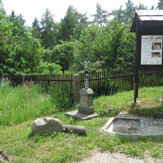 Kříž severně od Chanovic u rozcestí