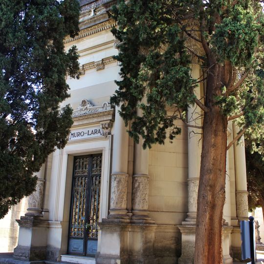 Panteón de Cándido Lara