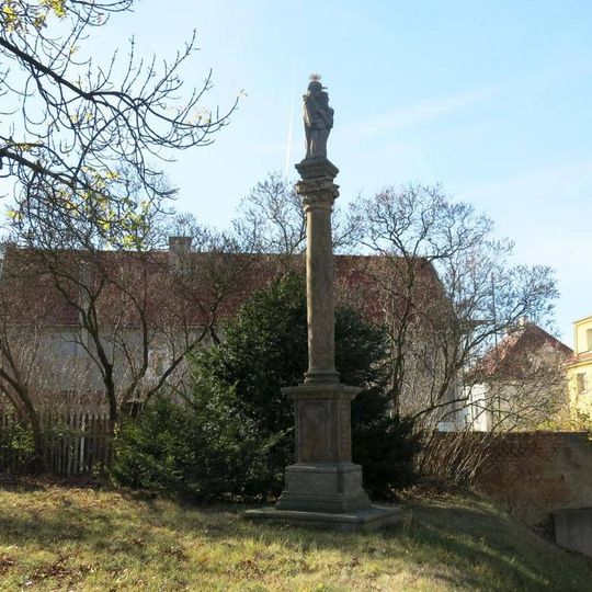 Sloup svatého Josefa na rozcestí ulic Dlouhá a Radniční v Březně