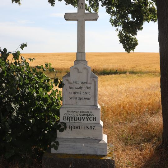 Kříž u silnice východně od Petrovic