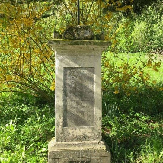 Kříž u silnice v Leštině