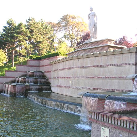 Buffet d'eau du square de la Butte du Chapeau Rouge