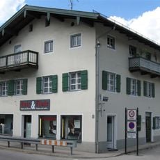 Wohn- und Geschäftshaus