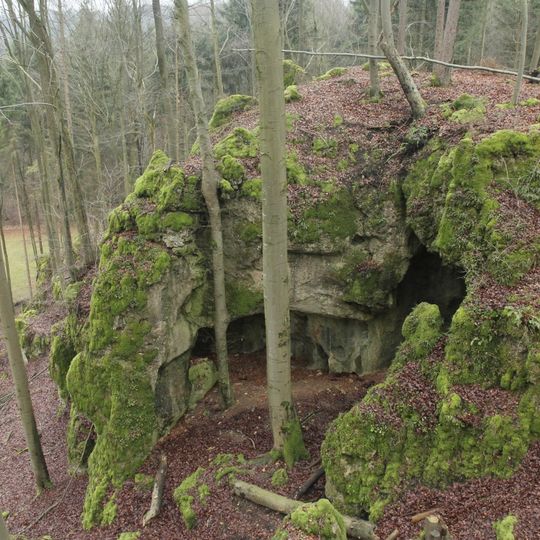 Dolomitfels mit Höhle Steinkirche E von Leienfels