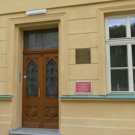 Pamětní deska Václava Beneše Třebízského na domě Třebízského113/11 v Mariánských Lázních