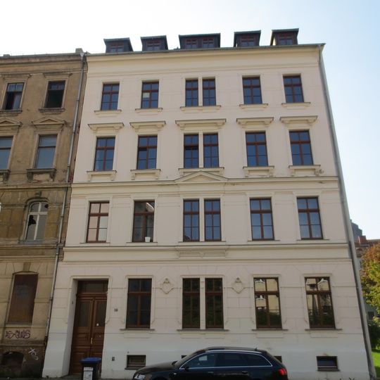 Mietshaus in ehemals geschlossener Bebauung Apollostraße 16