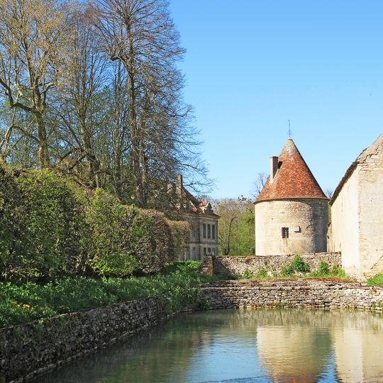 Tour-chapelle du château de Missery