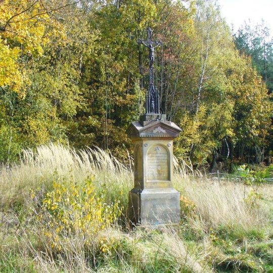 Kříž u polní cesty jižně od Mařenic