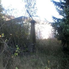 Kříž západně od Kasejovic u lesa