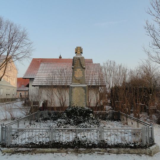 Denkmal für die Gefallenen des Ersten Weltkriegs, mit Einfriedung Rothenburger Landstraße
