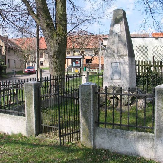 Pomník padlým vojínům v Lichocevsi