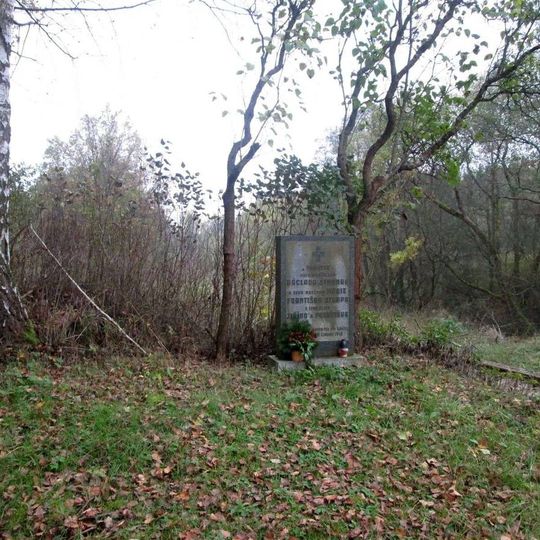 Památník železniční nehody jižně od Závišína