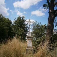 Kříž východně od Milovic