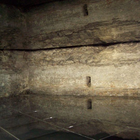 Muralla nazarí y muro portuario