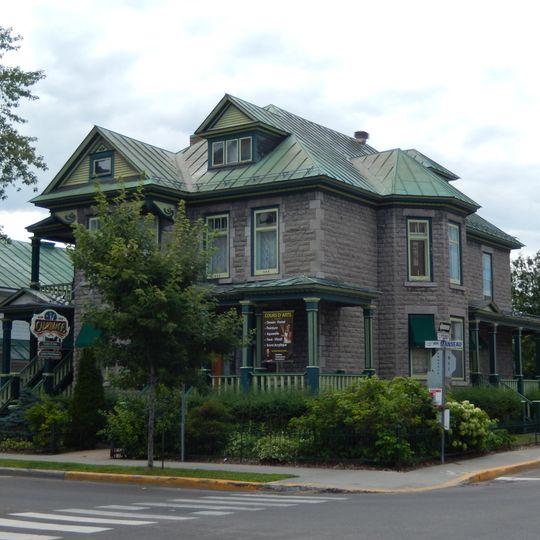 Résidence Charles-Édouard-Ferland