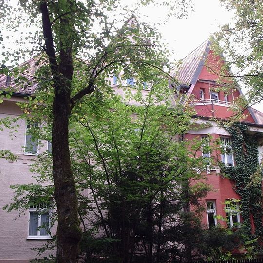 Symmetrische Doppelvilla