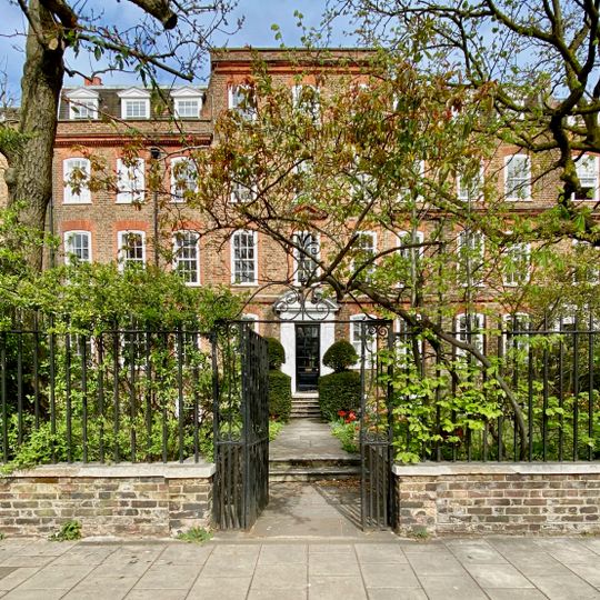 Forecourt Walls, Railings And Gates To Numbers 12 To 21