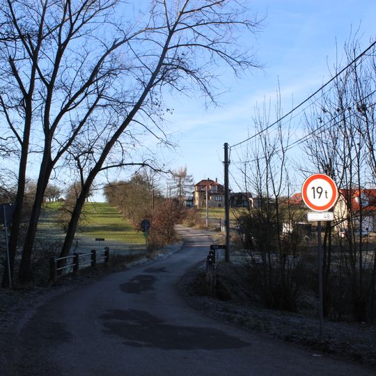 Most ulice Květnové revoluce přes potok na jihovýchodním okraji Bělče