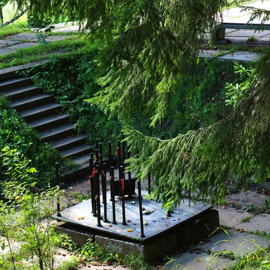 Братская могила моряков крейсера «Аврора», погибших в Великую Отечественную войну