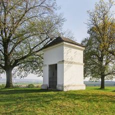 Kaplička v Mladějovicích na okraji obce