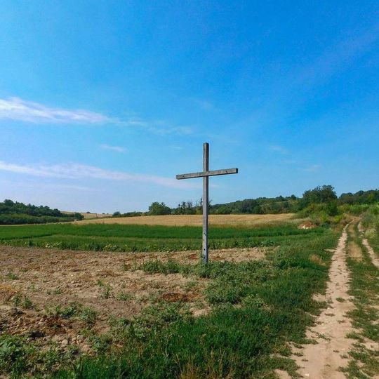 Dřevěný kříž na okraji Valtic