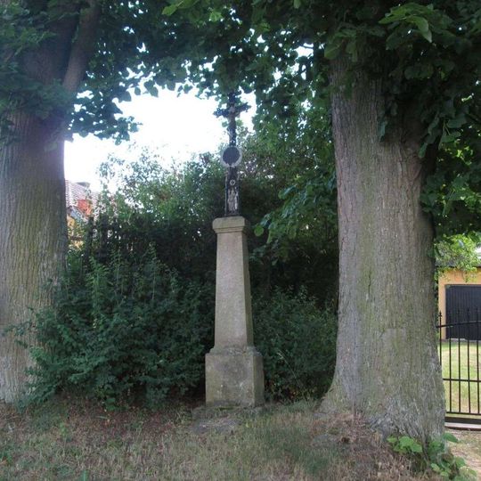 Kříž v Srbech u cesty na Bělou