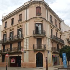 Building in placeta de la Creu Gran, 15
