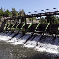 Układ wodny (kanał roboczy i jaz na rz. Świślinie)