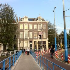 Bakstenen woonhuis ontworpen als dubbel herenhuis