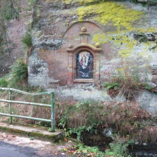 Skalní kaplička u silnice z Dolní Chřibské do Jetřichovic