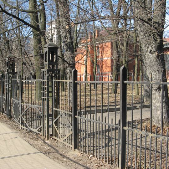 Сад и ограда