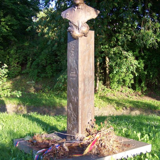 Pomník Antonína Švehly v parku v Švehlově ulici v Hostivaři