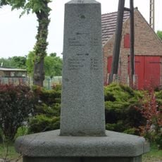Wegestein mit drei Ecksteinen Lindenallee (Ecke Hauptstraße)