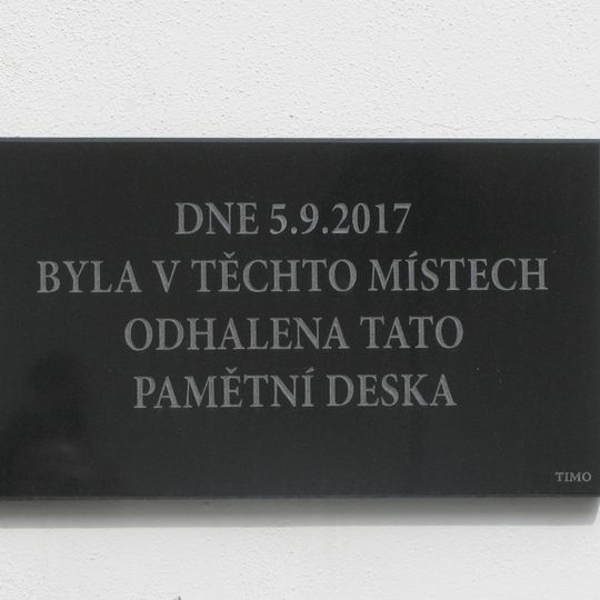 Plaketa na budově Divadla Husa na Provázku