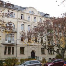 Mietshaus in geschlossener Bebauung mit Vorgarten Andréstraße 23