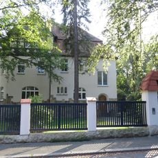 Villa mit Garten und Einfriedung Mendelejewstraße 10