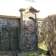 Kaplička XI. zastavení křížové cesty u kostela Nalezení svatého Kříže ve Frýdlantu