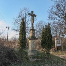Kříž v Bezděkově u Úsova na rozcestí