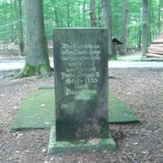 Dielensteine und Gedenkstein