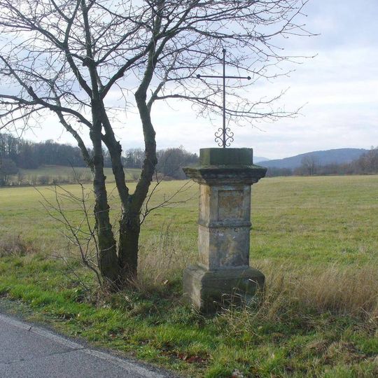 Kříž u silnice jižně od osady Taneček