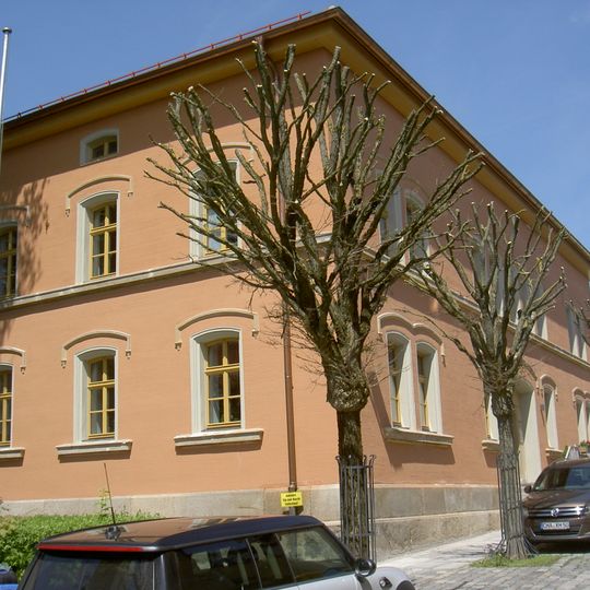 Rathaus, ehemaliges Schulhaus