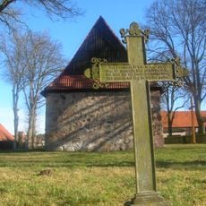 Dawny cmentarz przy kościele