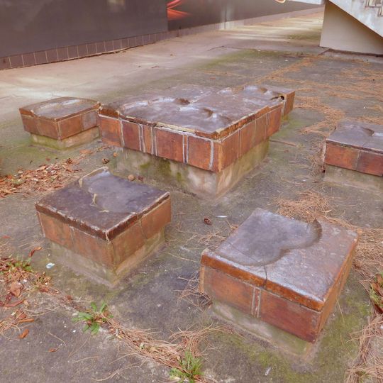 Ceramic seats and table