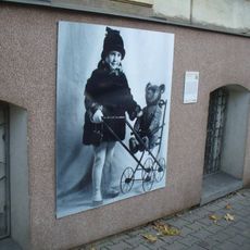 Pamětní deska Lilly Hornig na domě Masarykova 70 v Ústí nad Labem