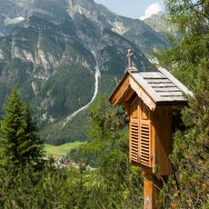 Kreuzweg, 14 Stationsbildstöcke