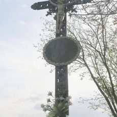 Kříž na rozcestí u hřbitova v Chodovlicích