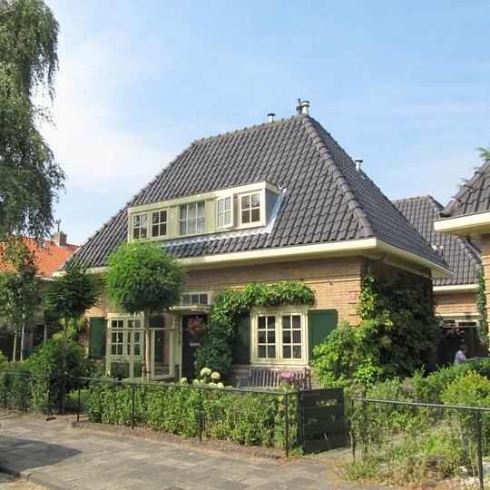 Vrijstaande woning, onderdeel van het complex Onder Dak